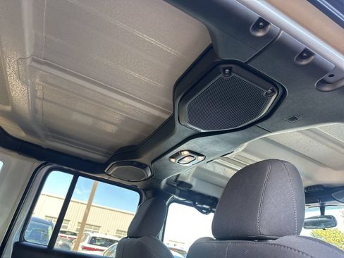 Used 2022 Jeep Wrangler Unlimited Sport AWD/4WD image 23