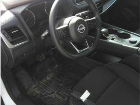 Used 2023 Nissan Rogue S image 2