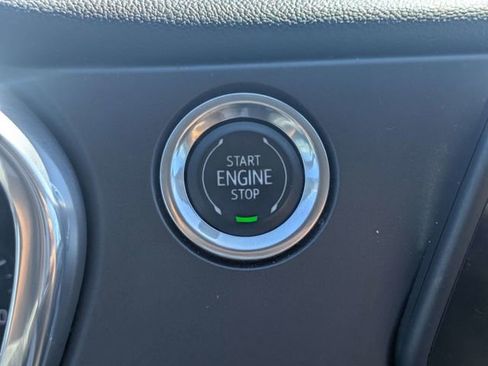 Used 2020 Chevrolet Blazer LT FWD image 32