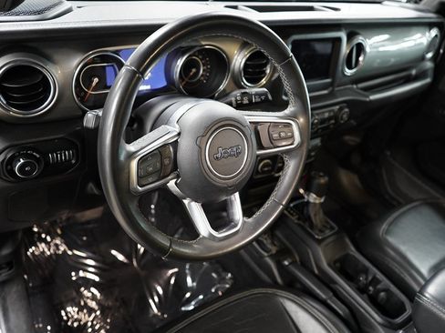 Used 2019 Jeep Wrangler Unlimited Sahara AWD/4WD image 11
