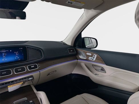 Certified 2026 Mercedes-Benz GLS 450 4MATIC image 31