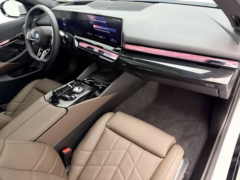 Used 2026 BMW 550e xDrive w/ Premium Package AWD/4WD image 16