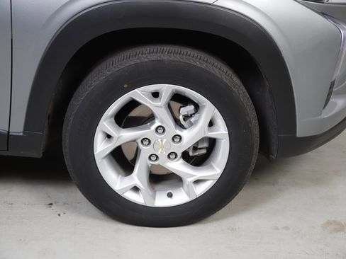 Used 2024 Chevrolet Trax LS w/ LS Convenience Package image 5