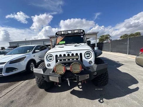 Used 2014 Jeep Wrangler Unlimited Rubicon w/ Connectivity Group image 3