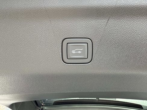 New 2026 Chevrolet Suburban Premier image 37