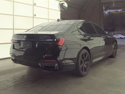 Used 2020 BMW 750i xDrive w/ Executive Package image 3