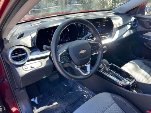 Used 2025 Chevrolet Trax LT w/ LT Convenience Package image 30