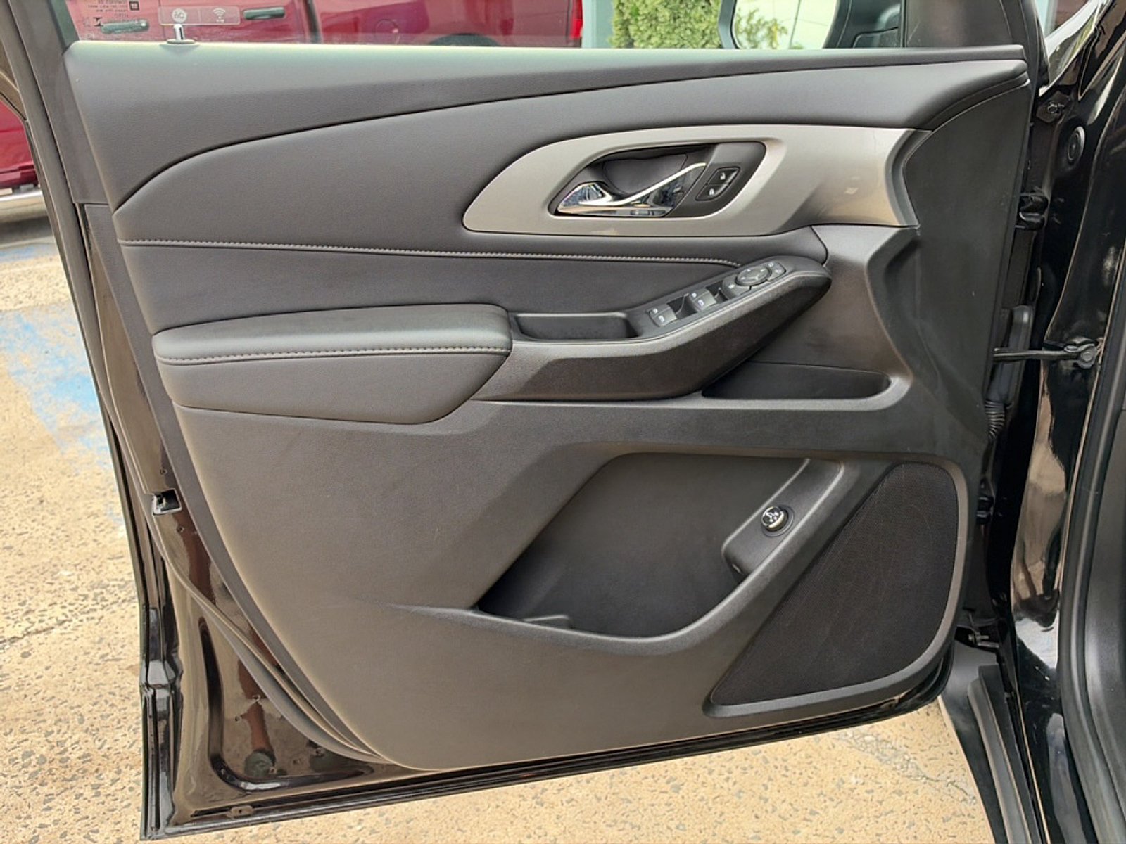 Used 2023 Chevrolet Traverse LT FWD image 15