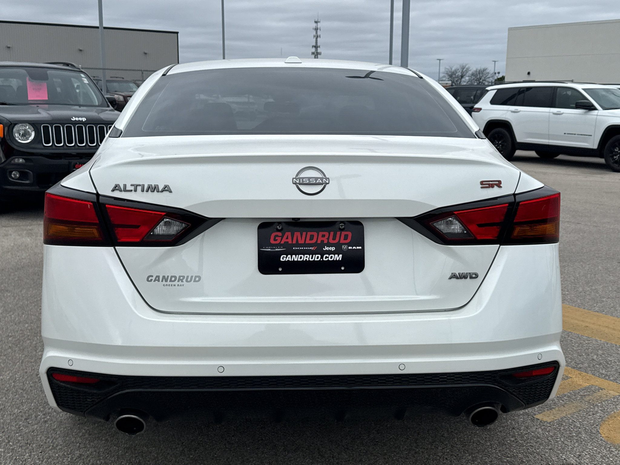 Used 2024 Nissan Altima 2.5 SR w/ SR Premium Package AWD/4WD image 3