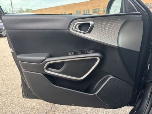 Used 2025 Kia Soul LX w/ LX Technology Package image 18