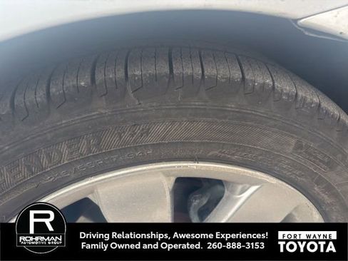 Used 2005 Toyota Avalon XLS image 6