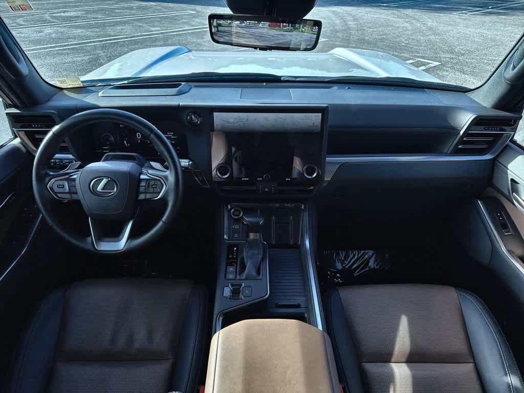 Used 2025 Lexus GX 550 w/ Accessory Package (2T) AWD/4WD image 24