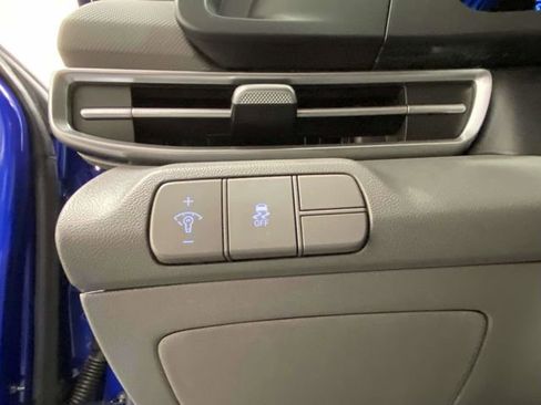 Certified 2025 Hyundai Elantra Sport image 21