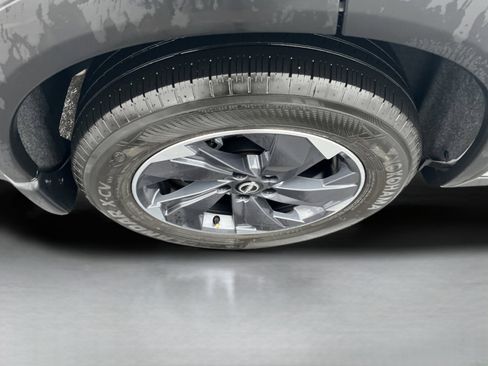 Used 2024 Nissan Rogue SV w/ SV Premium Package image 9