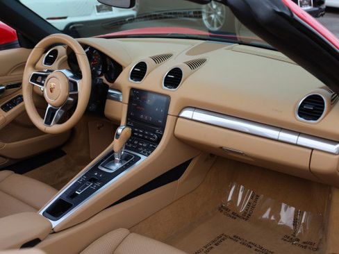 Used 2017 Porsche 718 Boxster RWD image 43
