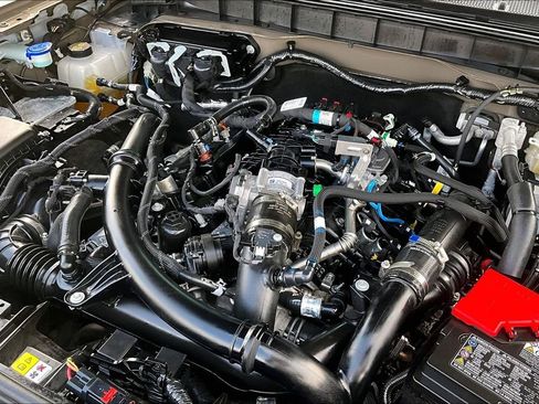 Used 2025 Ford Bronco Badlands image 32