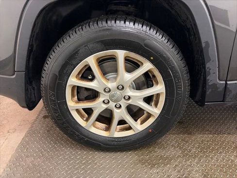 Used 2016 Jeep Cherokee Latitude w/ Cold Weather Group image 37