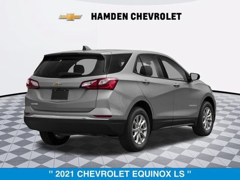 Used 2021 Chevrolet Equinox LS w/ LS Convenience Package FWD image 2