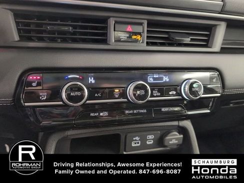 New 2025 Honda Pilot Touring image 9