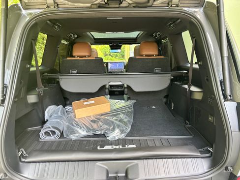 Used 2025 Lexus GX 550 w/ Accessory Package (2T) AWD/4WD image 42