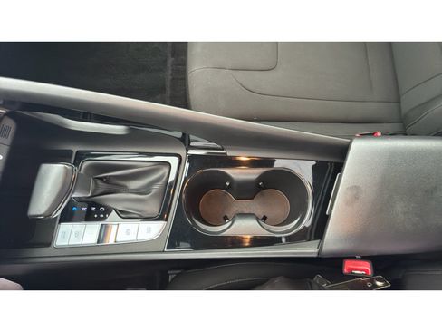 Used 2025 Hyundai Elantra SEL FWD image 18