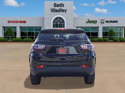 New 2026 Jeep Compass Latitude image 6