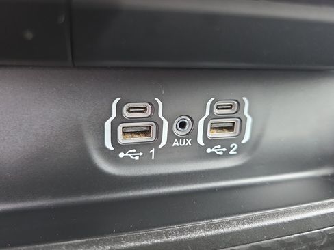 Used 2024 RAM 1500 Laramie RWD image 31