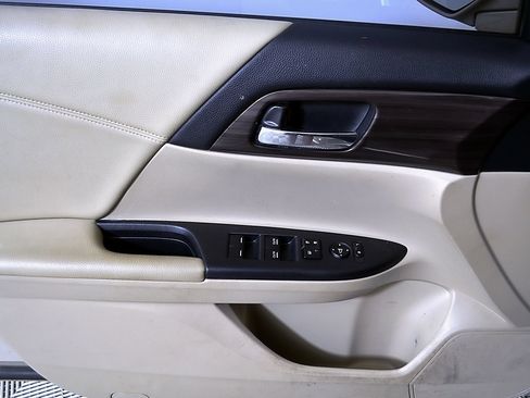 Used 2017 Honda Accord EX image 18