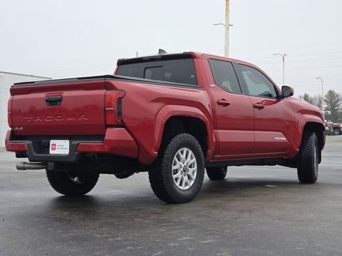 Used 2025 Toyota Tacoma SR5 w/ SR5 Upgrade Package image 25