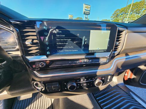 Used 2024 Chevrolet Silverado 2500 LT w/ Convenience Package image 17