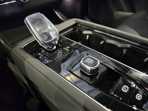 New 2026 Volvo XC90 B6 Ultra w/ Protection Package image 35