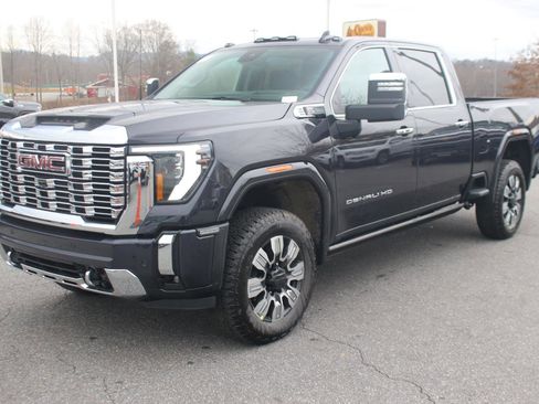New 2026 GMC Sierra 2500 Denali w/ Denali Reserve Package image 3