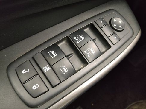 Used 2019 Jeep Cherokee Limited w/ Technology Group image 27