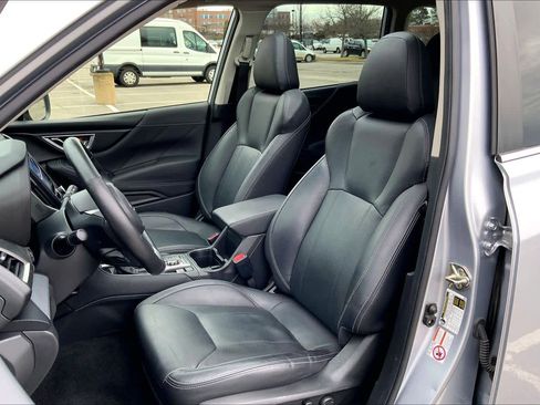 Used 2020 Subaru Forester Limited image 9