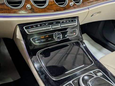 Used 2018 Mercedes-Benz E 400 4MATIC Sedan image 26