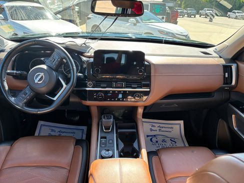 Used 2022 Nissan Pathfinder Platinum image 14