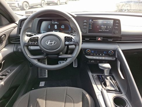 Certified 2025 Hyundai Elantra Sport FWD image 8