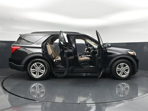 Used 2021 Ford Explorer XLT w/ Equipment Group 202A RWD image 31