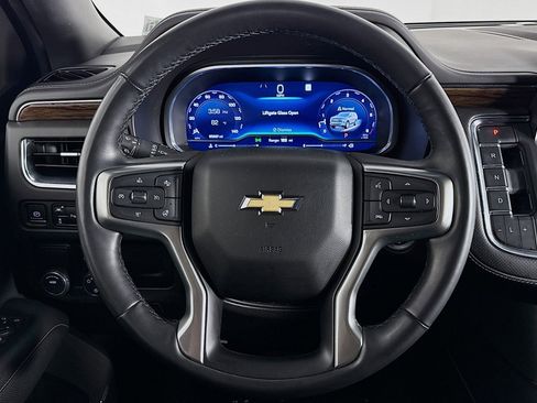 Used 2023 Chevrolet Suburban Premier image 18