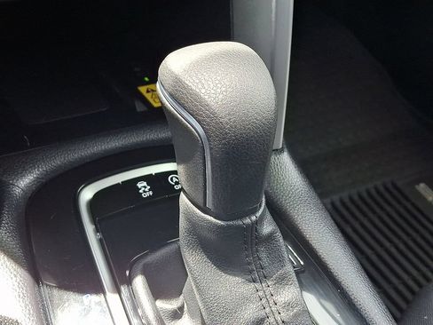 Used 2022 Toyota Corolla Cross LE AWD/4WD image 14