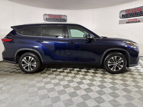 Used 2021 Toyota Highlander XLE FWD image 3