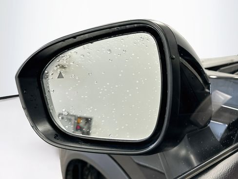 Used 2025 Nissan Rogue SV AWD/4WD image 16