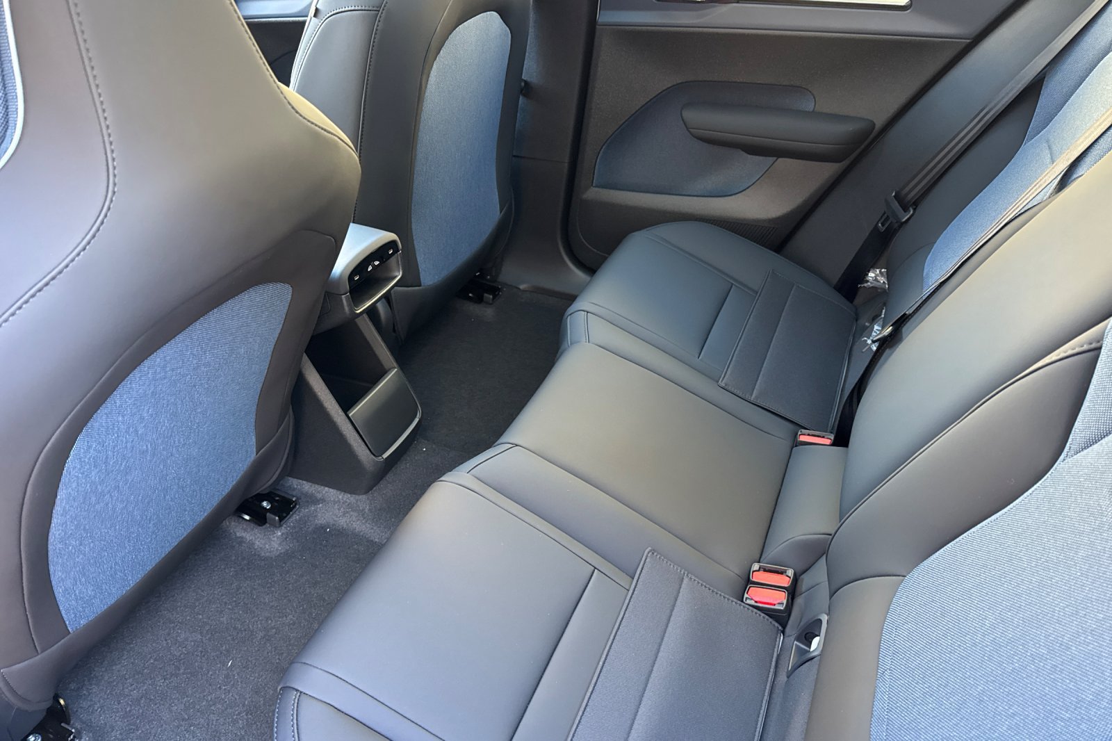 New 2026 Volvo EX30 Cross Country Ultra w/ Protection Package Premier AWD/4WD image 12