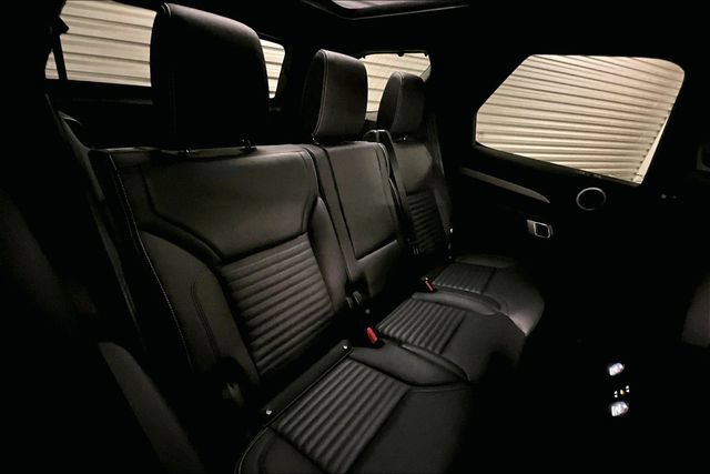 Certified 2025 Land Rover Discovery Dynamic SE AWD/4WD image 16