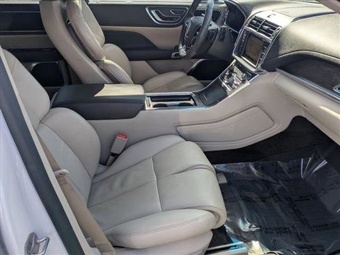 Used 2017 Lincoln Continental Reserve image 17
