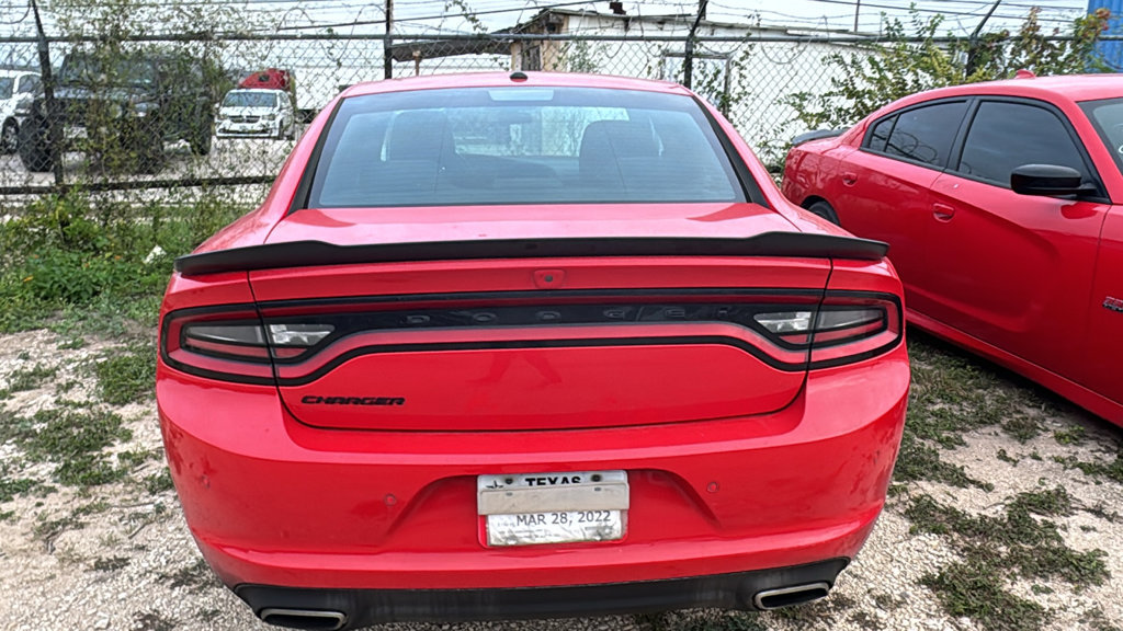 Used 2021 Dodge Charger SXT w/ Blacktop Package RWD image 10