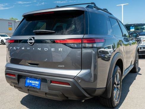 Used 2025 Nissan Pathfinder SV AWD/4WD image 6