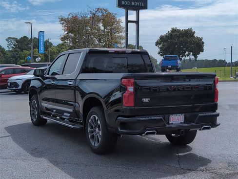 New 2026 Chevrolet Silverado 1500 High Country w/ LPO, Dark Essentials Package image 6