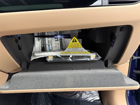 Used 2025 Porsche Macan image 40