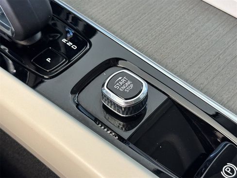 Certified 2023 Volvo XC60 B5 Plus w/ Climate Package image 22